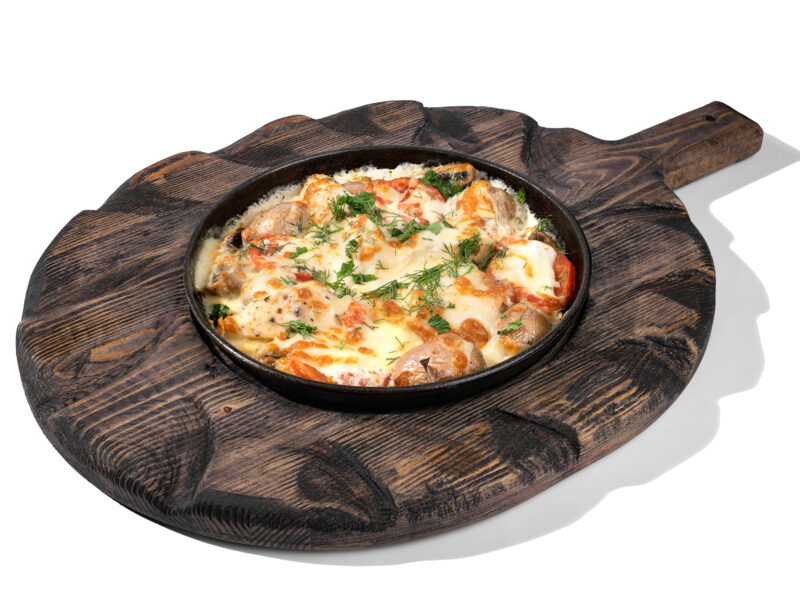 13 Биг Бенни Доставка.jpg Куриное филе с овощами на сковороде